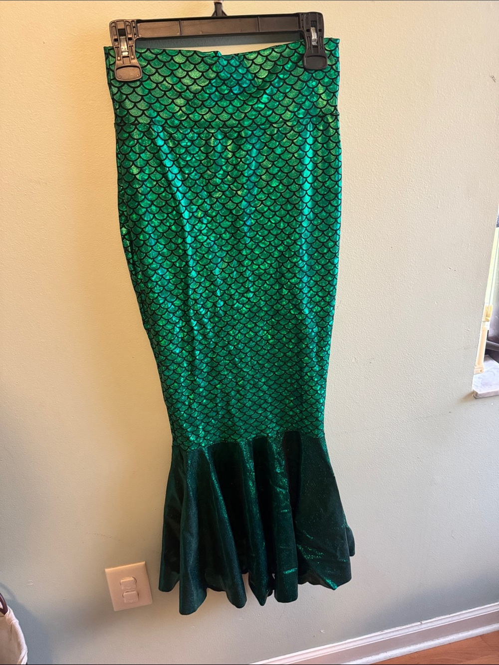 Kanz Emerald Green Mermaid-Scale Midi Skirt with Flared Hem